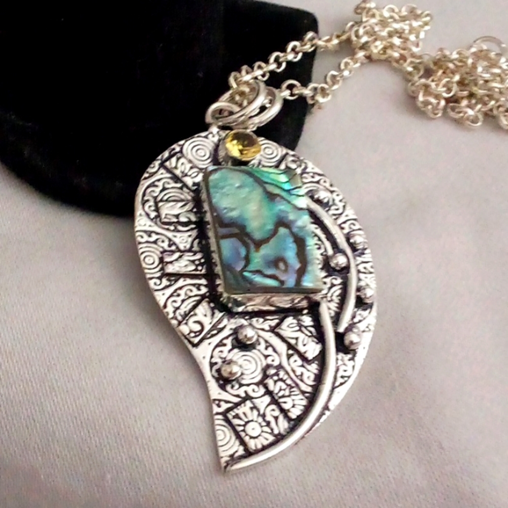 Big beautiful artesian abalone shell and citrine pendant 🤗